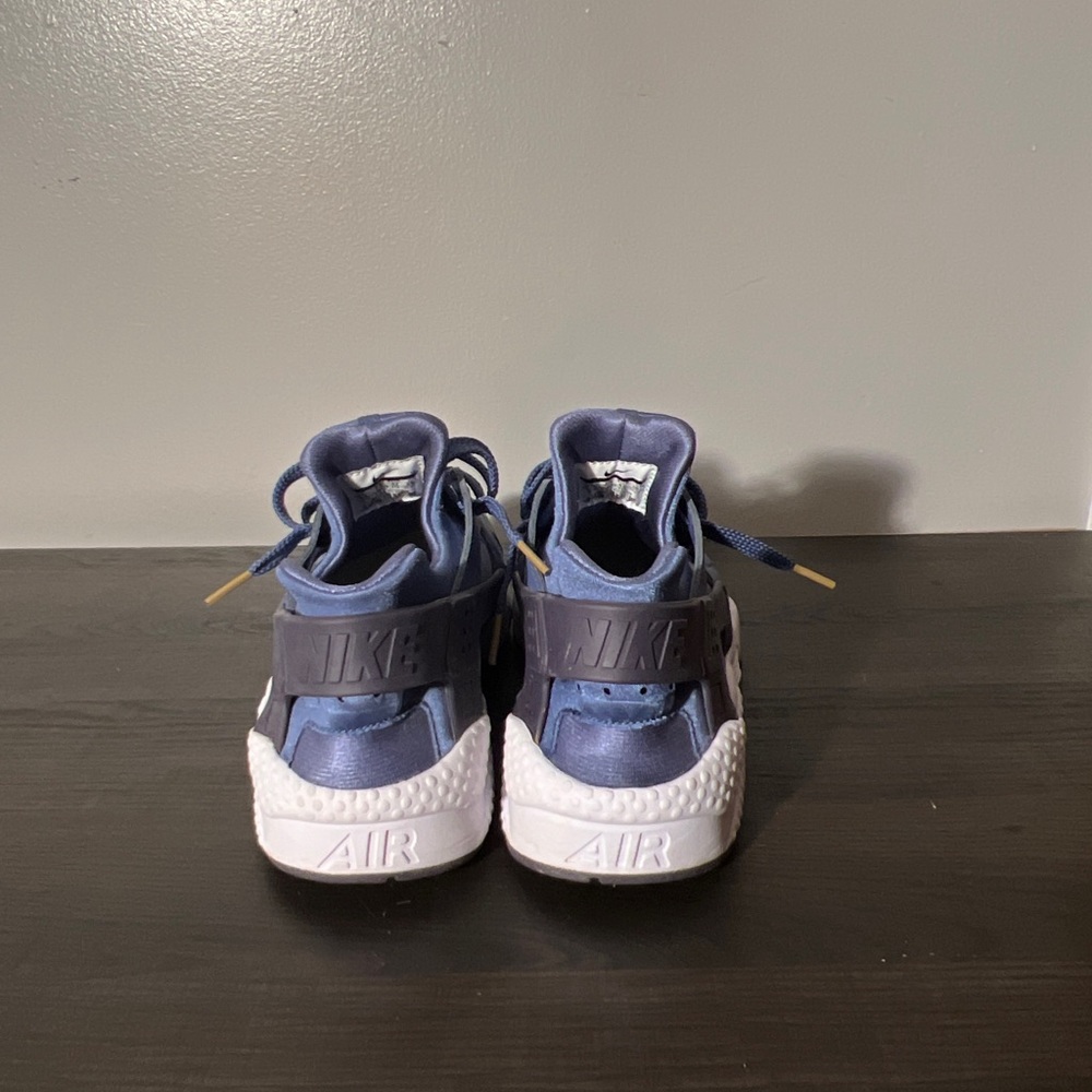 Nike shoes - Picture 3 of 3